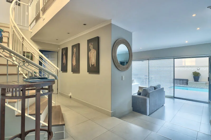 corridor stairs to bedrooms.jpg